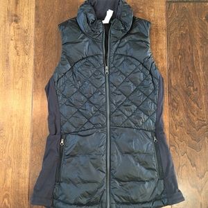 Lululemon down for a run  black vest